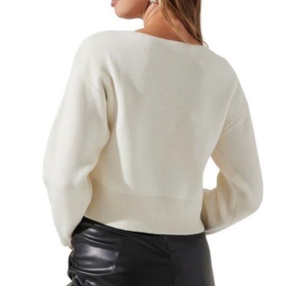 NWOT ASTR The Label Cream / Silver Embellished Bow Cardigan (Size M) - Picture 2 of 7